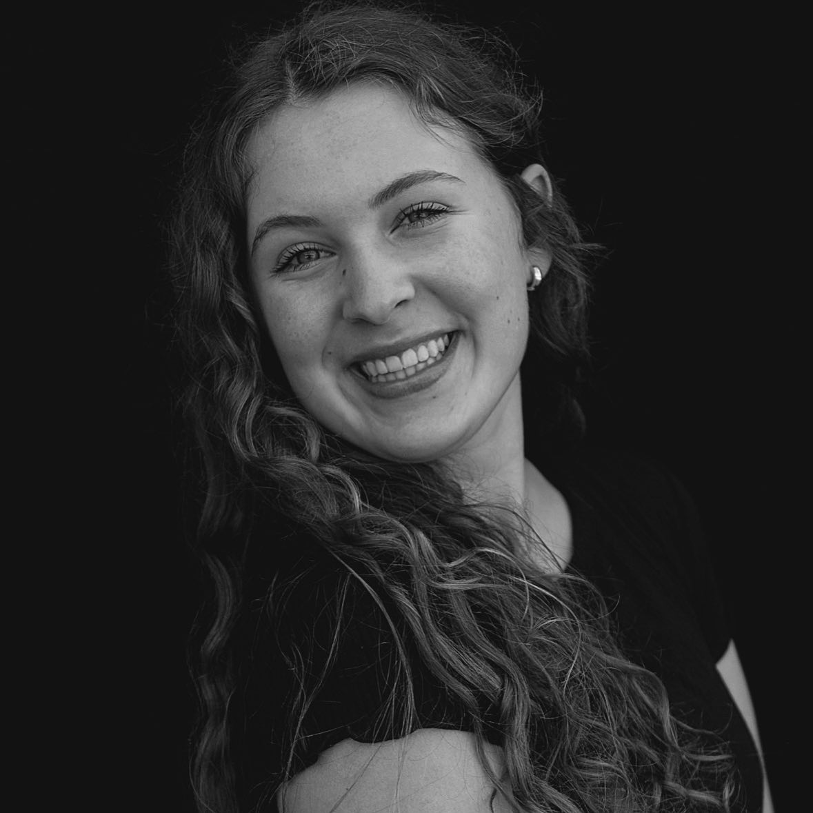 MEET MARIANNA ✨🩵🎤
Marianna is a senior member of OneVoice! This is her 3rd year in the group and she is an Alto 2! Her favorite OneVoice memory is going to NACC last year!
Everyone show Marianna some love in the comments ⬇️⬇️⬇️