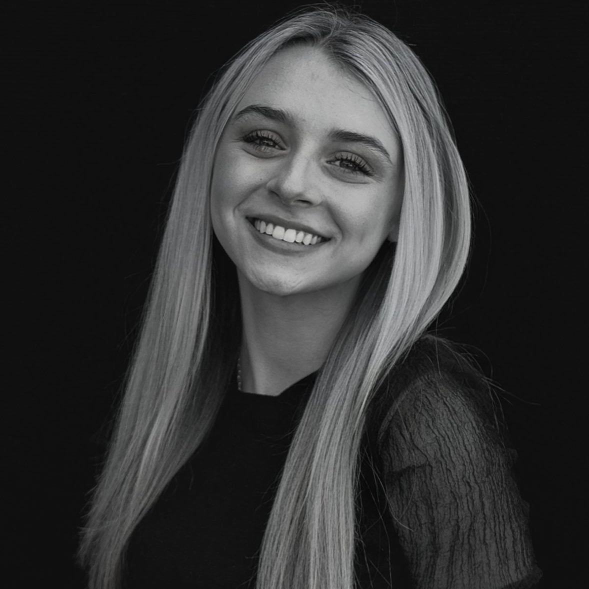 MEET JOSIE ππ«Άπ»πΈ
Josie is a senior member of the group! This is her 2nd year in OneVoice and she sings Alto 1. Her favorite OneVoice memory is recording our album last year!
We π€ you, Josie!!!