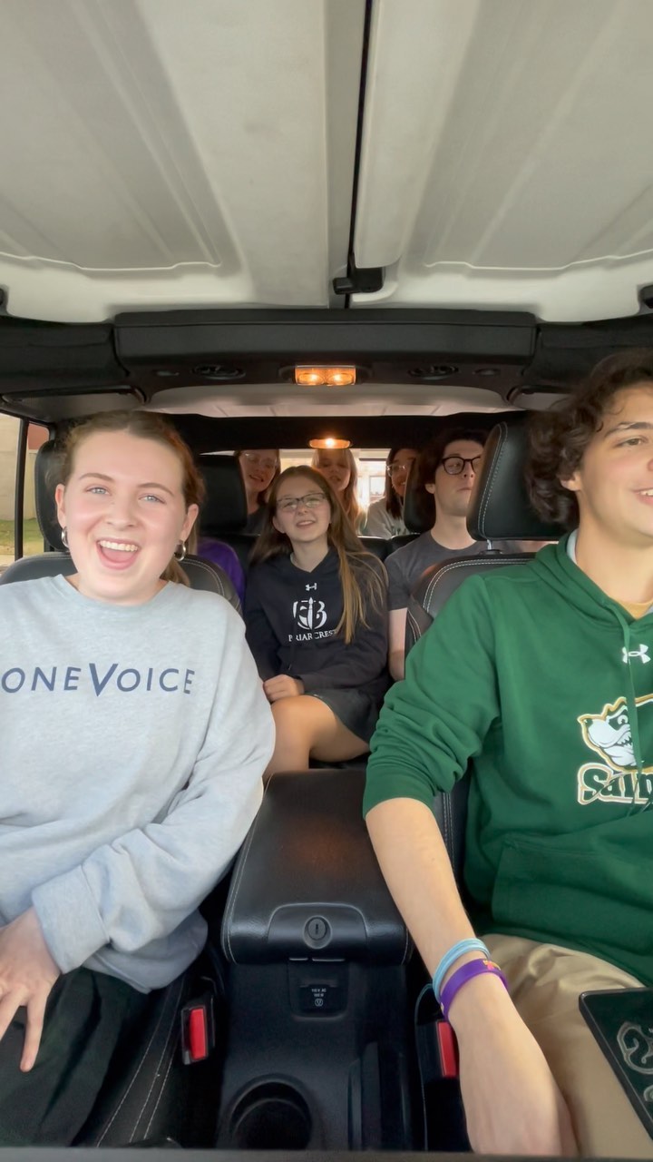 When the radio breaks! 📻 A ShortCut featuring Marianna, “Flowers” by @mileycyrus , @joseph._.marek ‘s Jeep, and @jdfrizzell1983 on the hood of the car.
#shortcut #acappella #acapella #acapela #coversong #onevoice